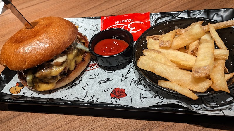 Happy Bar & Grill - Photo 4