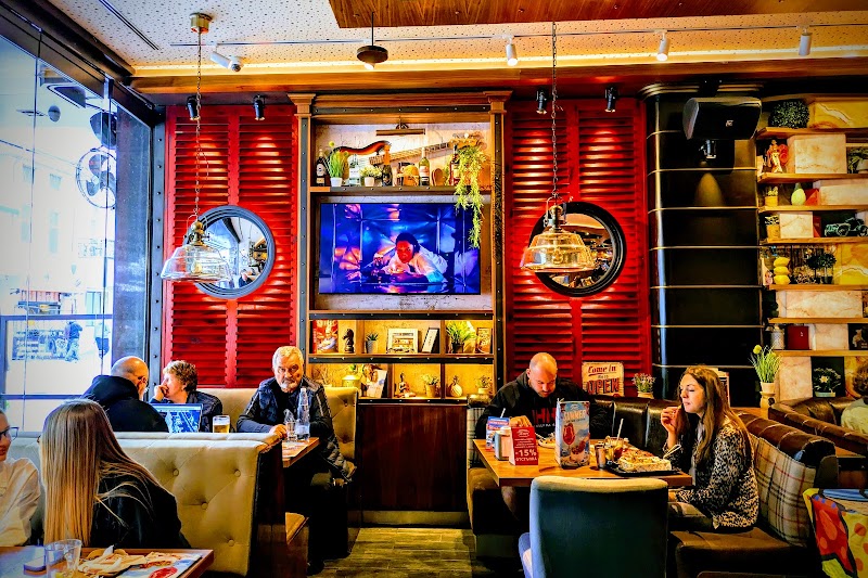 Happy Bar & Grill - Photo 2