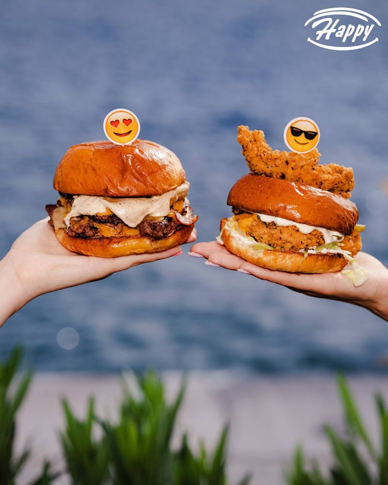 Happy Bar & Grill - Photo 3