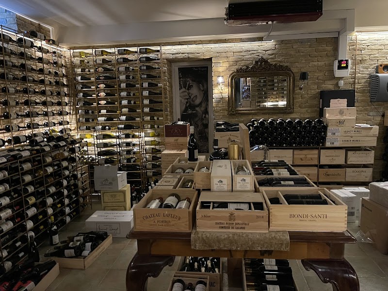 Venetian Well - Photo 1