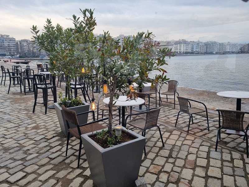 Kitchen Bar - Photo 1