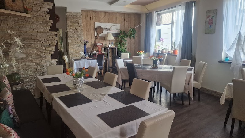 Kultcafe und Dara´s Restaurant - Photo 5