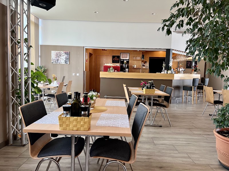 Kultcafe und Dara´s Restaurant - Photo 1