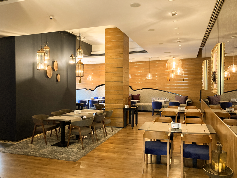 Red Canape by the Bay - Photo 1