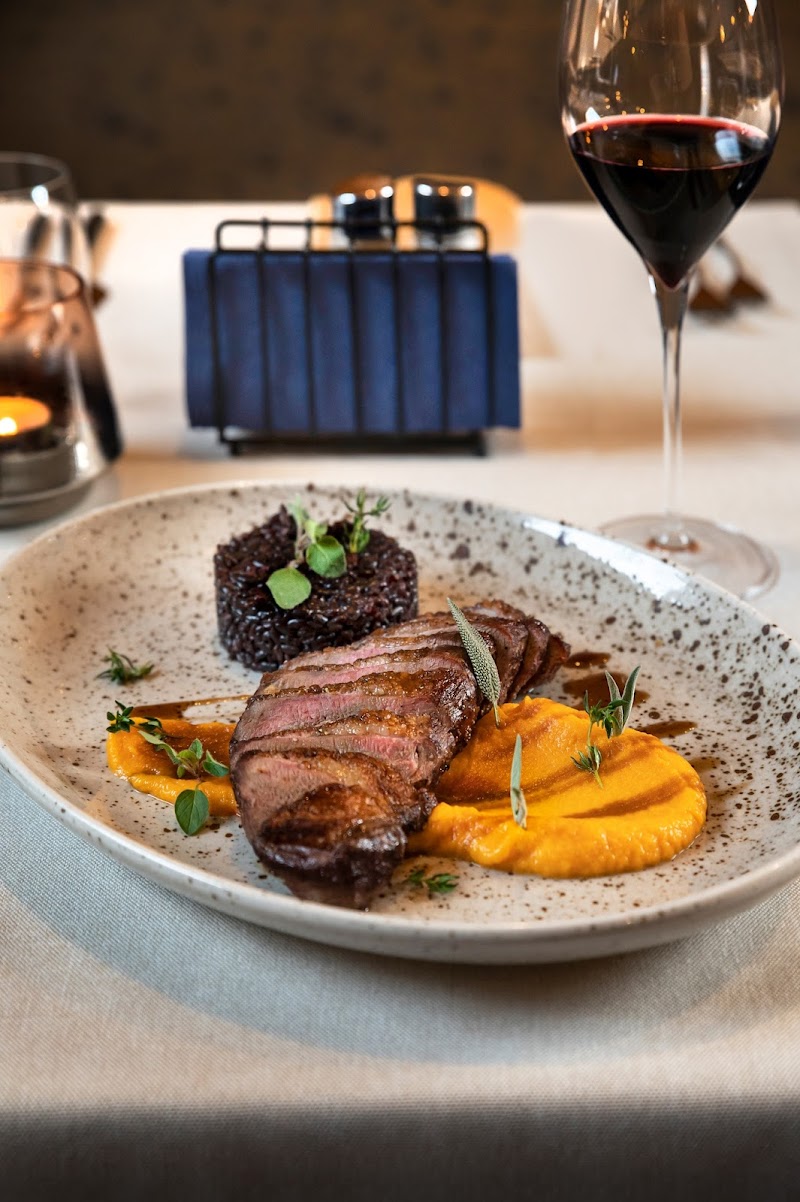 Red Canape by the Bay - Photo 2