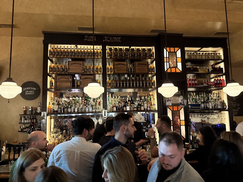 Luna Lounge - Photo 4