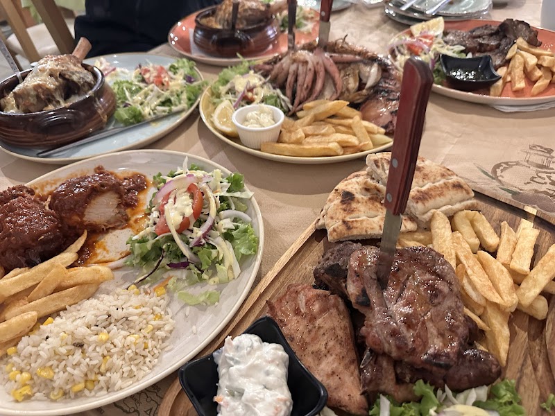 The Brothers Taverna - Photo 3