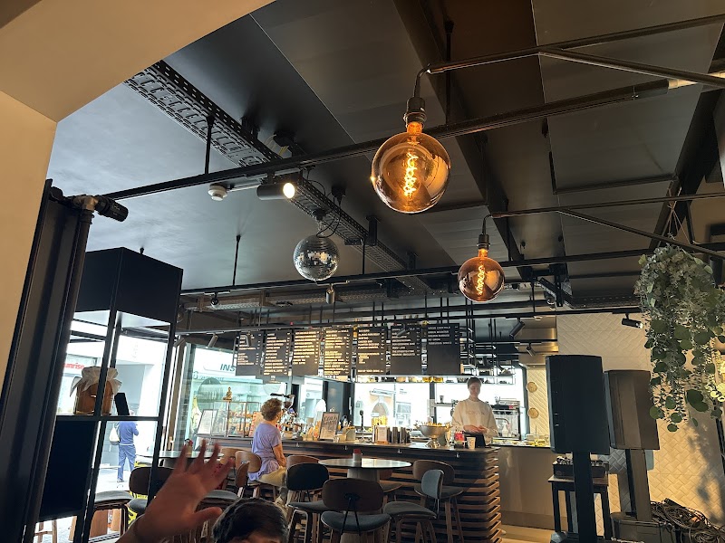 ROKKA Café I Bar I Fusion Food - Photo 3