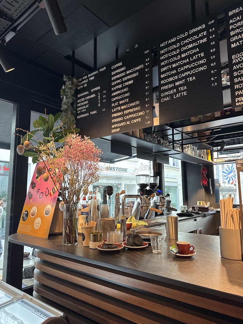 ROKKA Café I Bar I Fusion Food - Photo 4