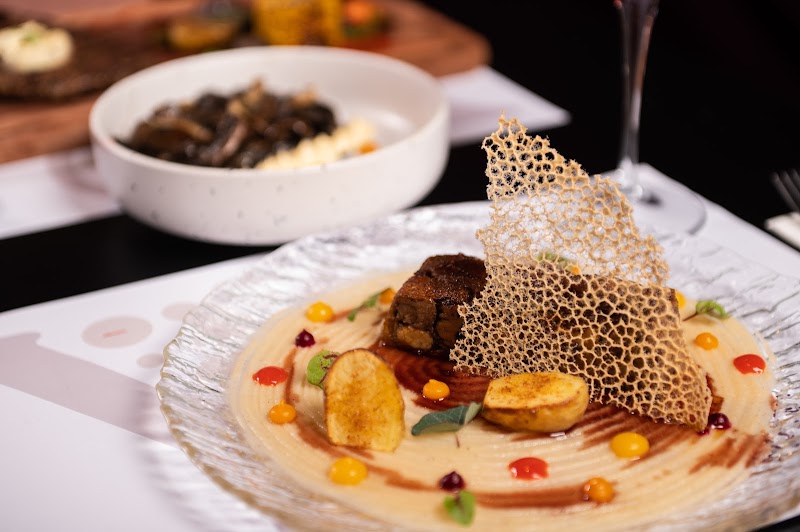 Symposio Restaurant - Photo 2