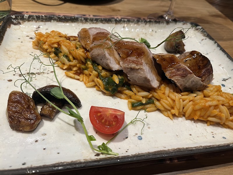 Hemingway Restaurant - Photo 8