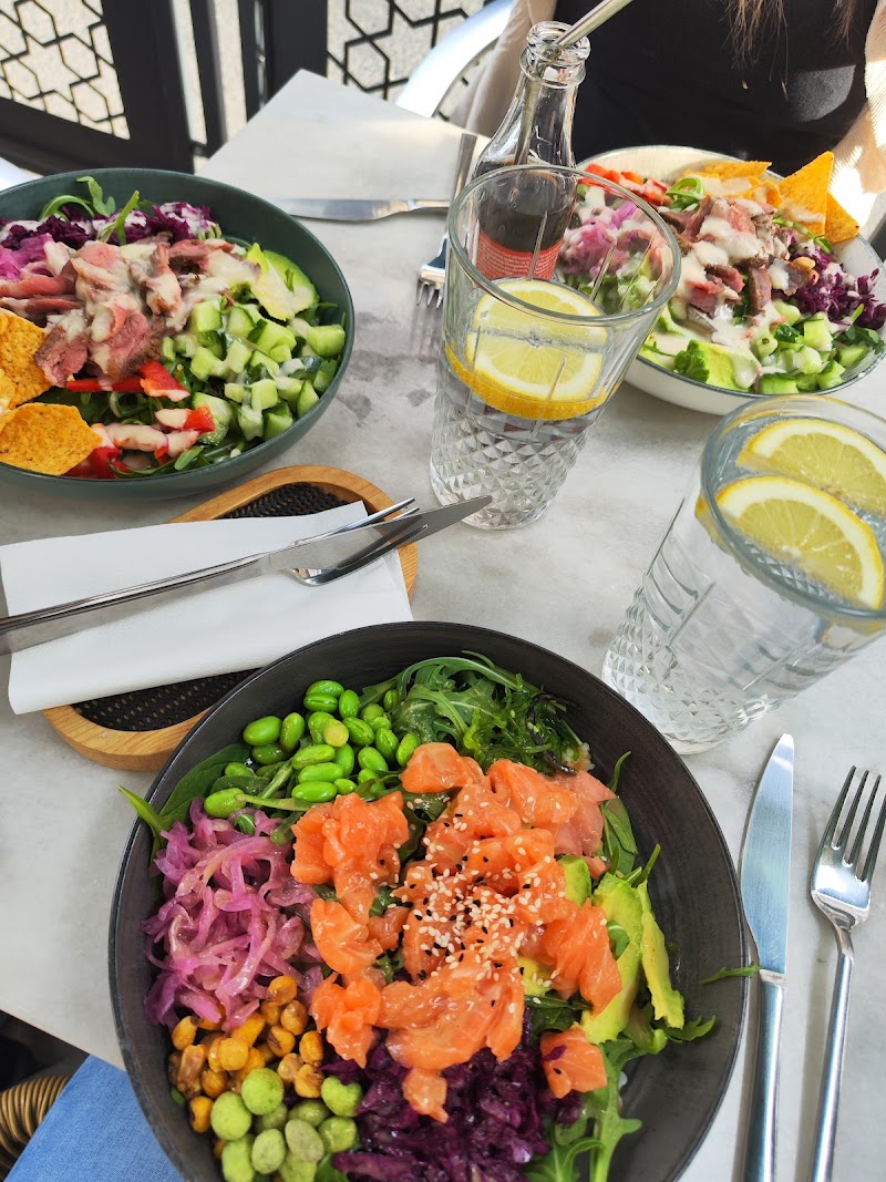 LIL ‘Healthy Eating’ Hot Bowls & Organic Burger - Photo 5