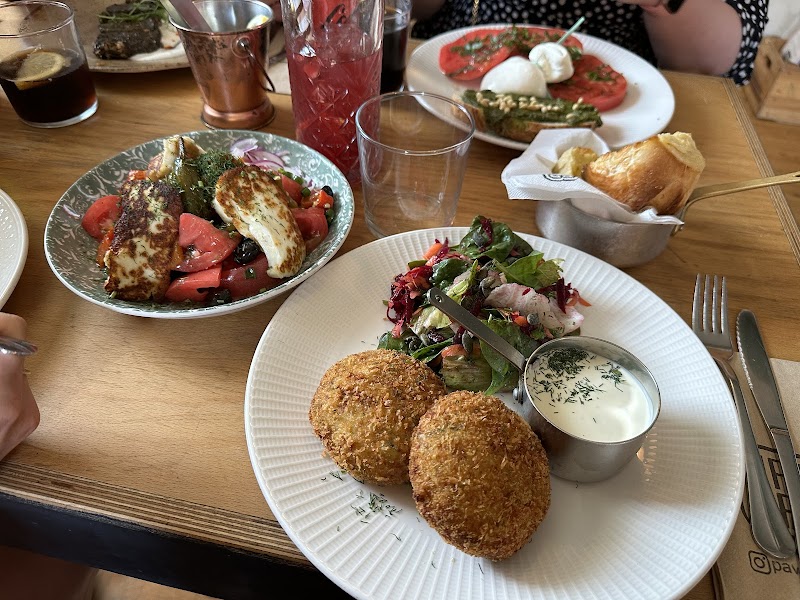 Pavazh Restaurant - Photo 6