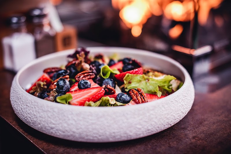 Pavazh Restaurant - Photo 2