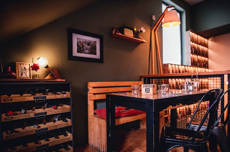 Pavazh Restaurant - Photo 1