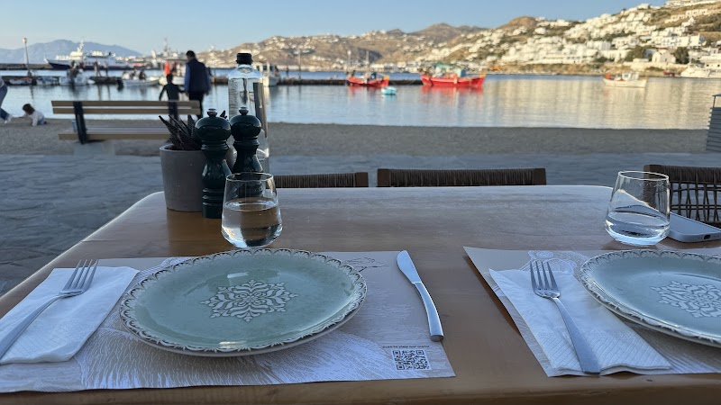 Raya Restaurant - Photo 2