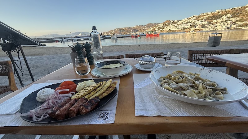 Raya Restaurant - Photo 4