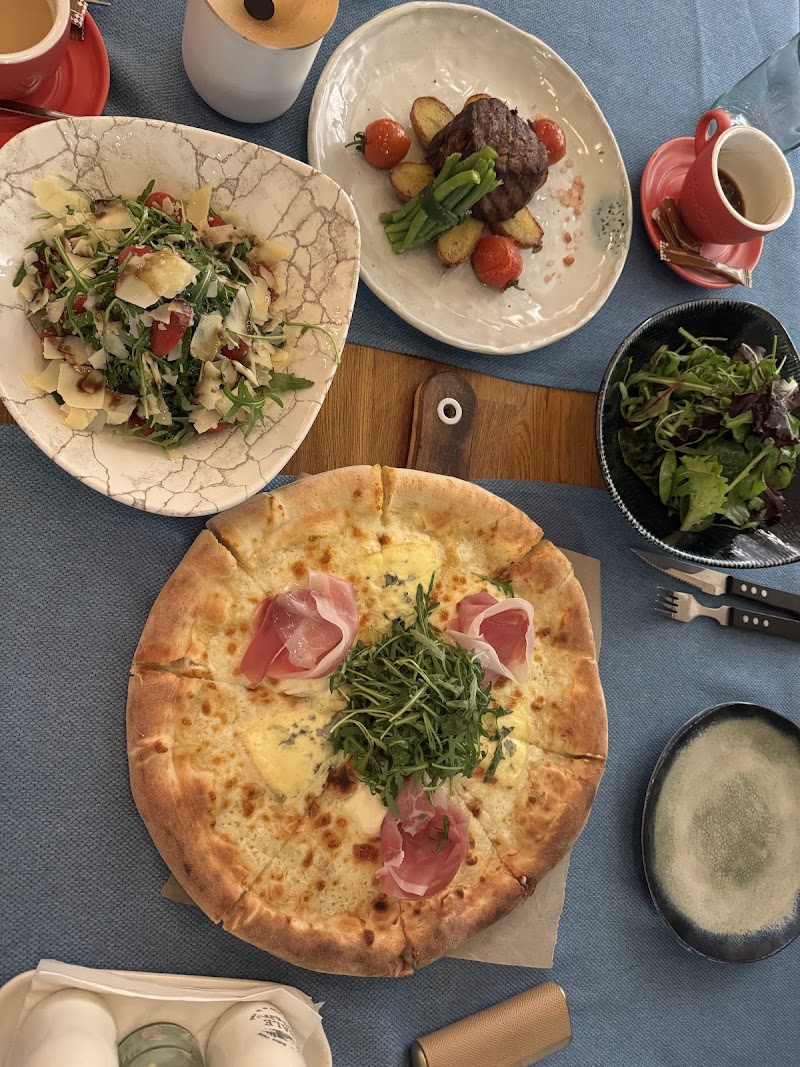 Trattoria Mezzaluna - Photo 8