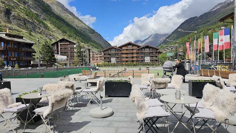 Streetside Bar Club - Photo 3