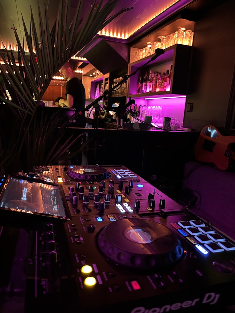 Streetside Bar Club - Photo 4