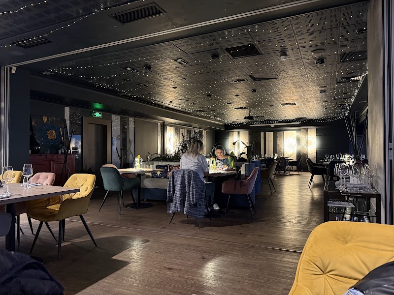 Sky Restaurant - Photo 7