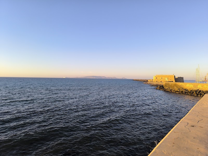 Kastella Seafood Restaurant - Photo 5