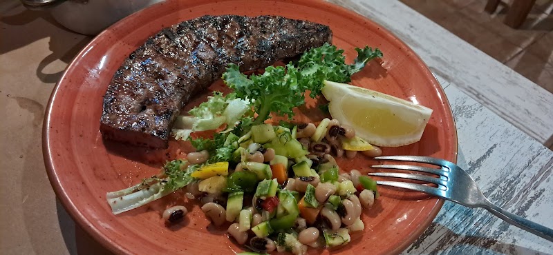 Μεζεδοπωλείο Η Αυλή - Photo 3