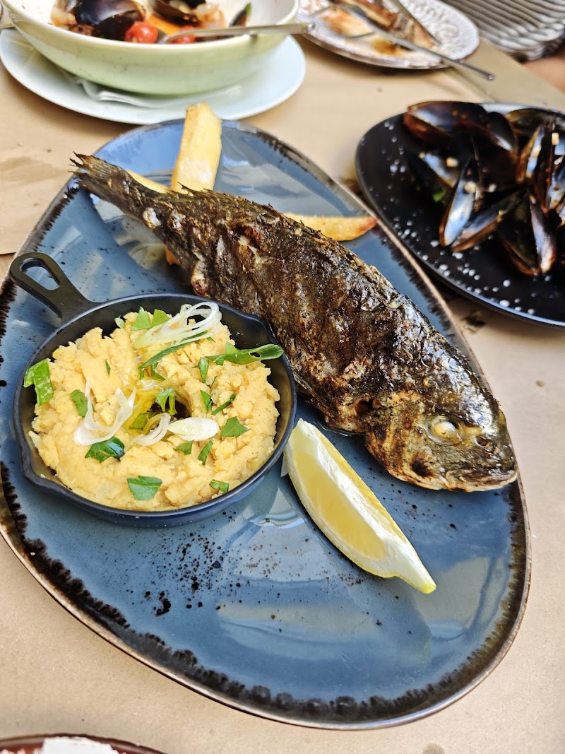 Μεζεδοπωλείο Η Αυλή - Photo 4