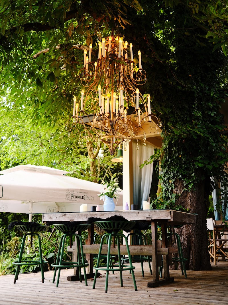 151 Restaurant & Bar - Photo 4