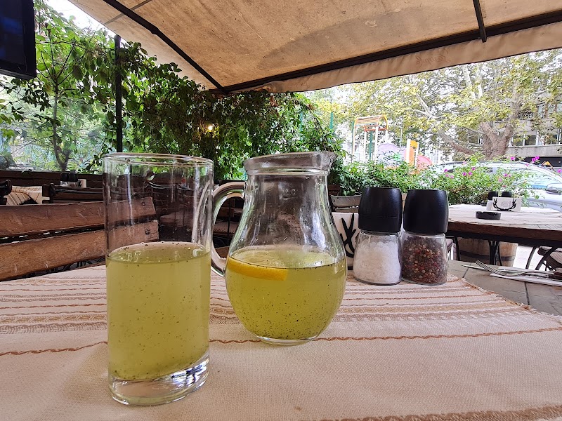 Staria Chinar Restaurant - Photo 2