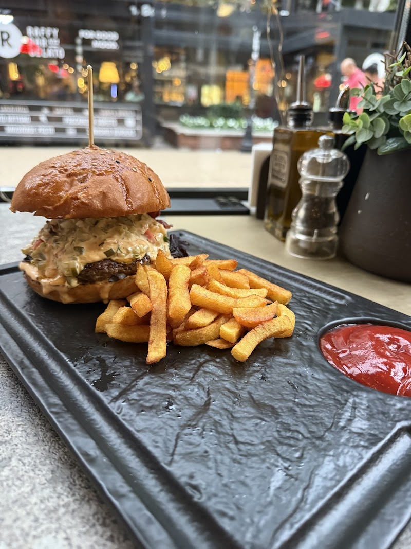 Constantinoff RestoBar - Photo 8