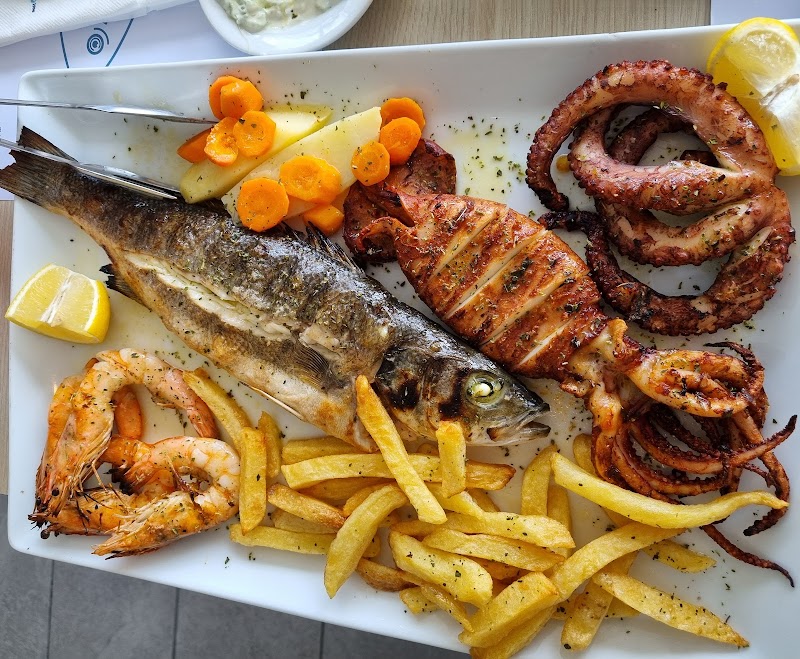 Dora Fish Taverna - Photo 4