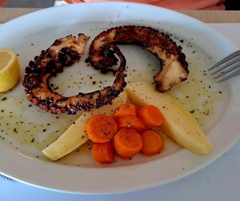 Dora Fish Taverna - Photo 3