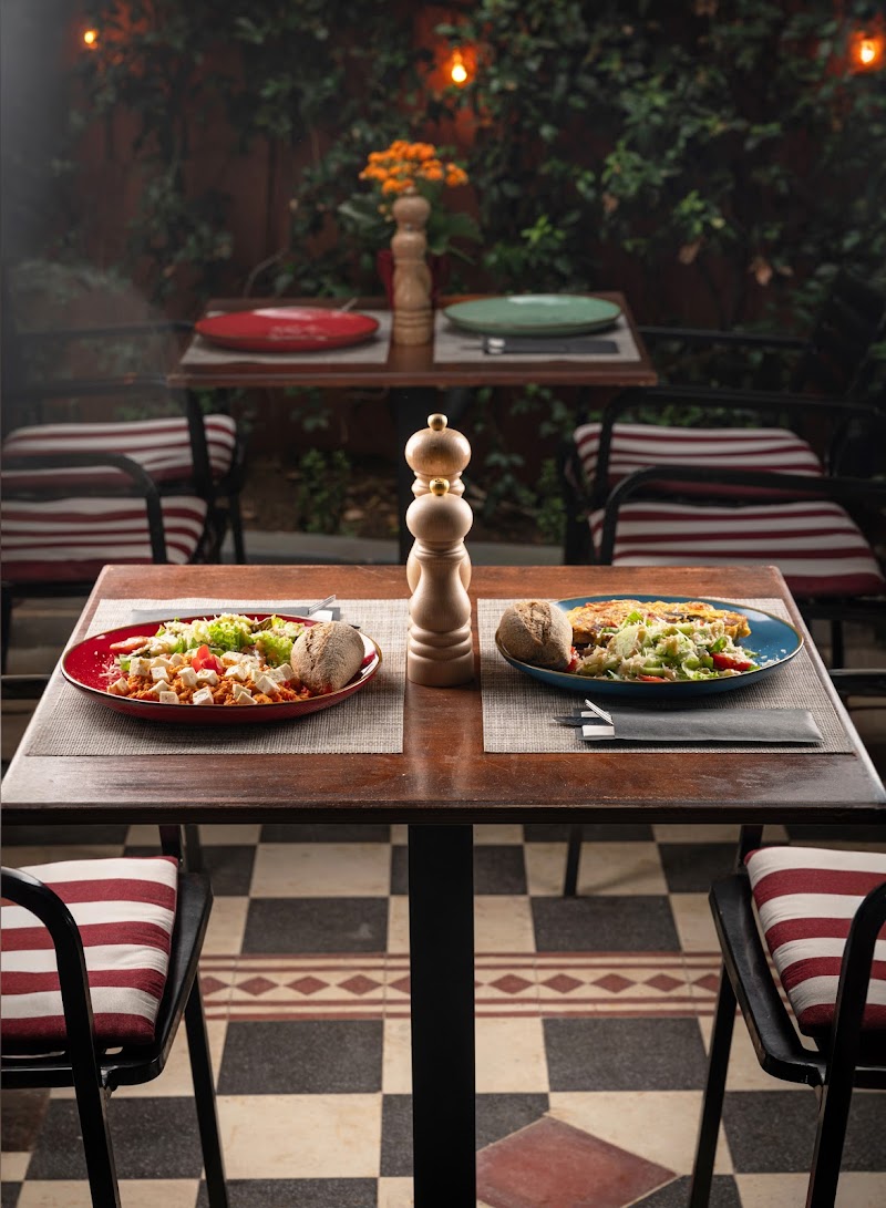 Plakaki Cafe - Photo 3