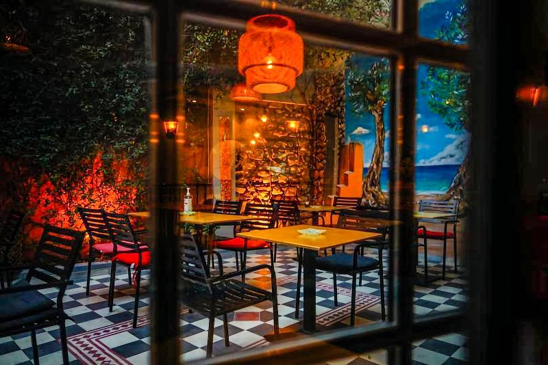 Plakaki Cafe - Photo 1