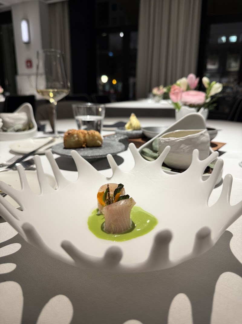 Glasswing Restaurant - Photo 7