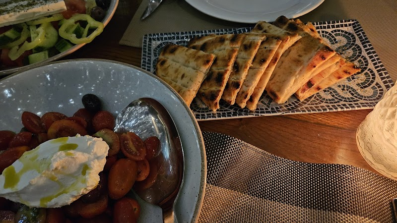 Apaggio Restaurant - Photo 4