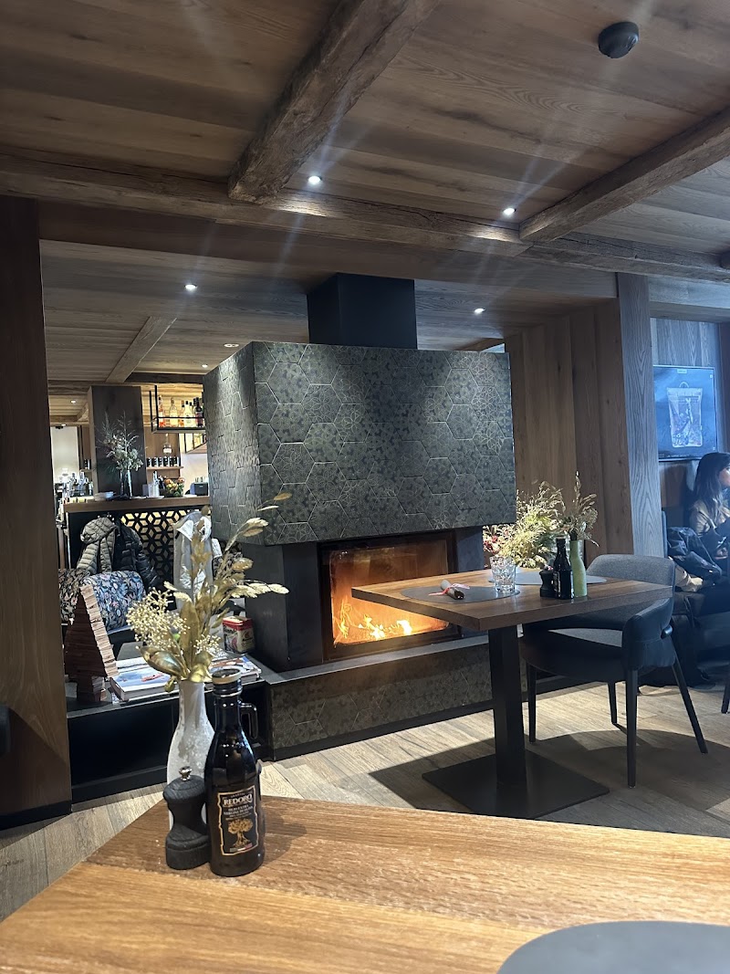 Zermama Bistro - Photo 4