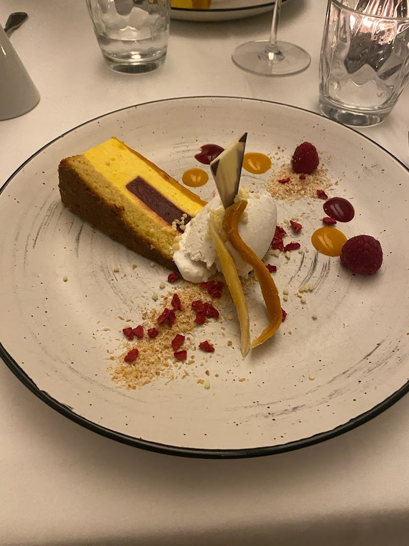 Loca Casual Fine Dining - Photo 4