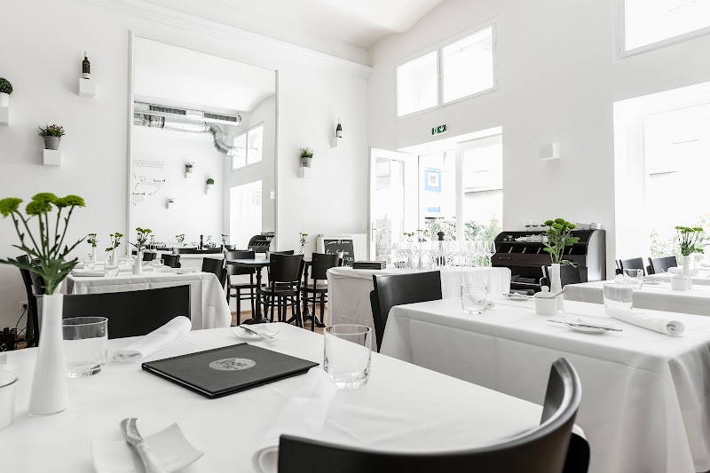 Loca Casual Fine Dining - Photo 1