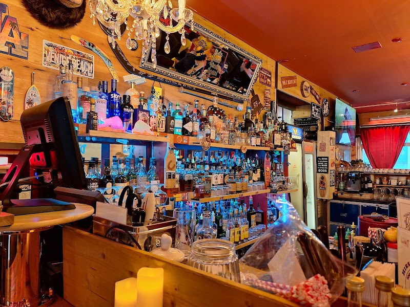 Mountain`s Akt Diner & Bar & Biergarten - Photo 3