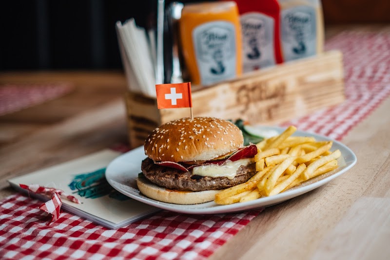 Mountain`s Akt Diner & Bar & Biergarten - Photo 4