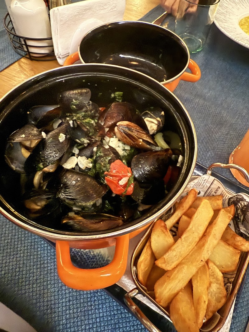 Trattoria Mezzaluna - Photo 6