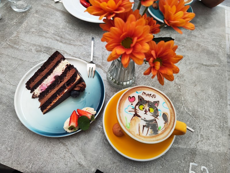 Cherry by Mary - Photo 4