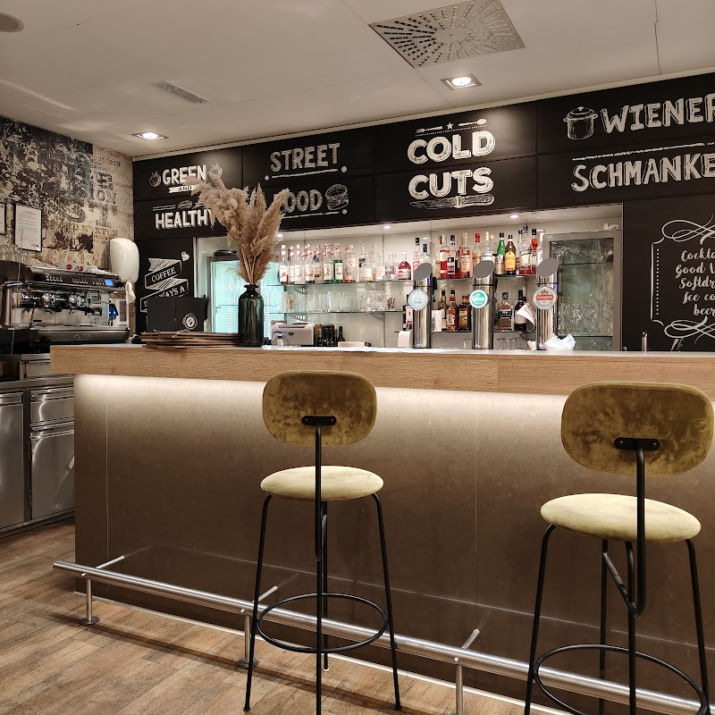 FAMILY AND FRIENDS - Photo 6