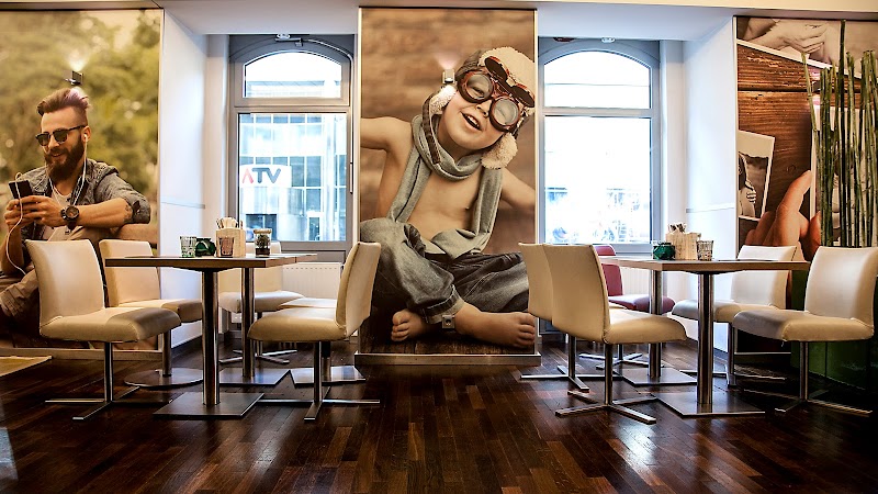 FAMILY AND FRIENDS - Photo 1