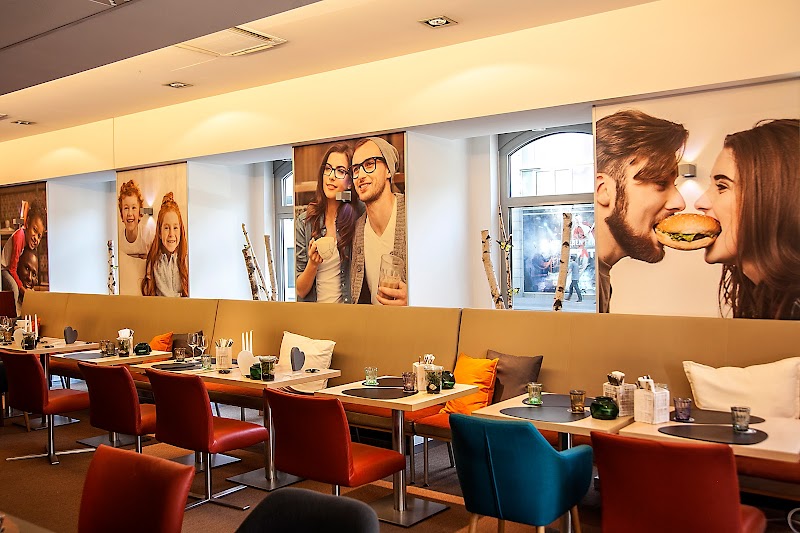 FAMILY AND FRIENDS - Photo 8