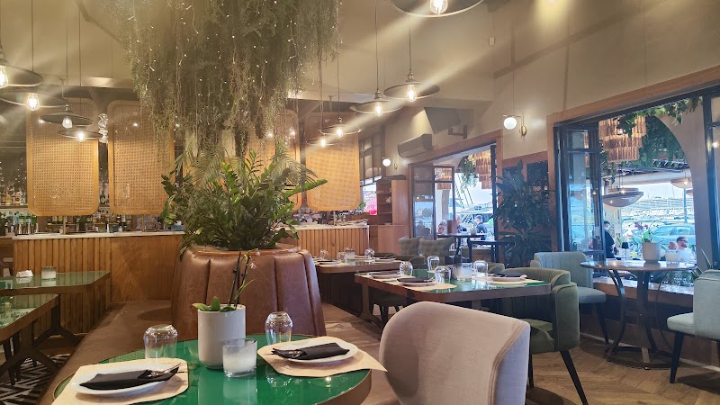 Madisons Kitchen Bar - Photo 1