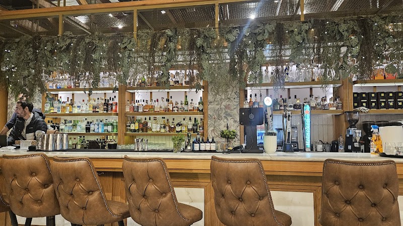 Madisons Kitchen Bar - Photo 2