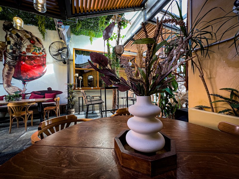 Red Nose Bar - Photo 4